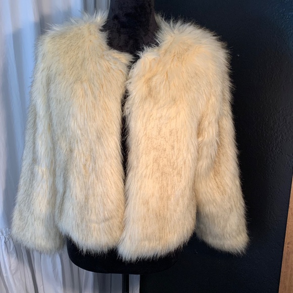Skies Are Blue Cream Faux Fur Jacket - Picture 7 of 11